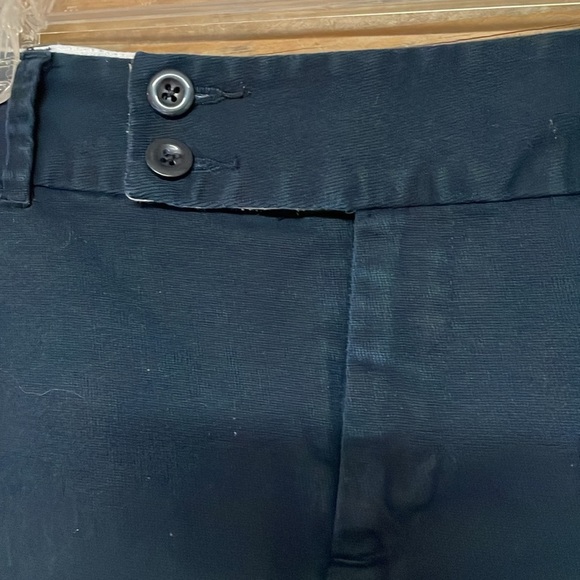 Banana Republic size 10 Ryan Fit Classic Navy Color Mid-rise 3” Inseam Shorts - Picture 3 of 10